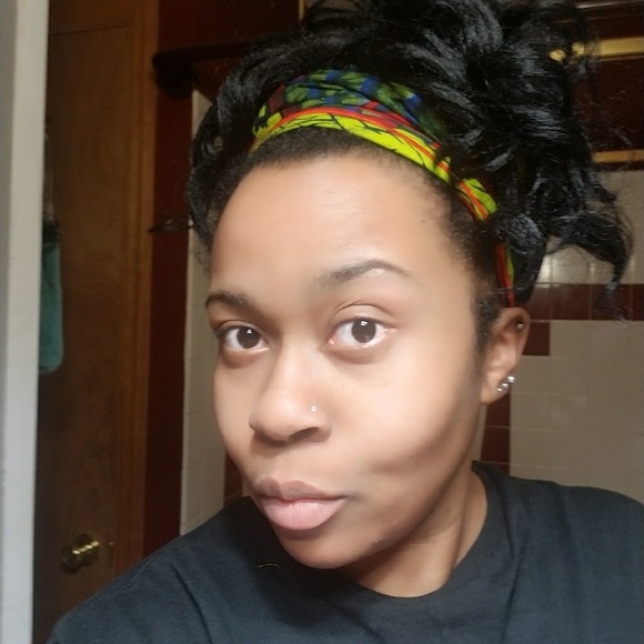 Meet your Posher, Danielle - Picture 2 of 2